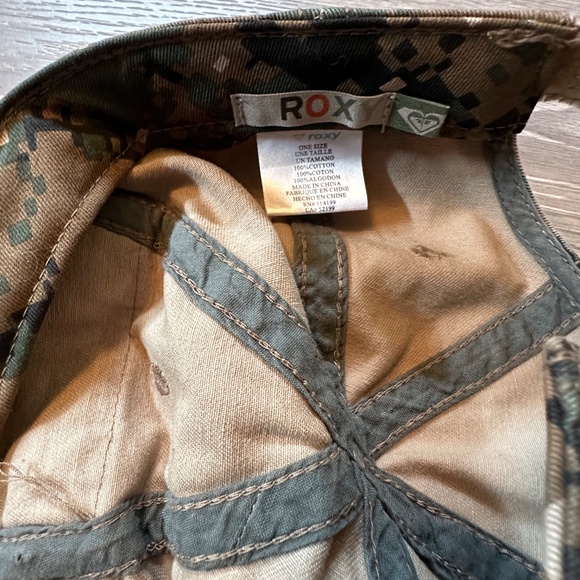 RARE Y2K Roxy Cargo Camo Distressed Cap - Picture 5 of 5